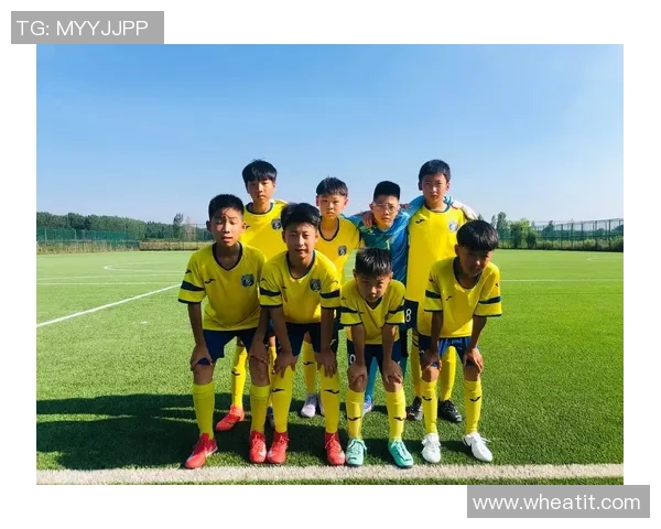 孩子与足球巨星的梦想赛场激发少年激情与未来希望 孩子与足球巨星的梦想赛场激发少年激情与未来希望