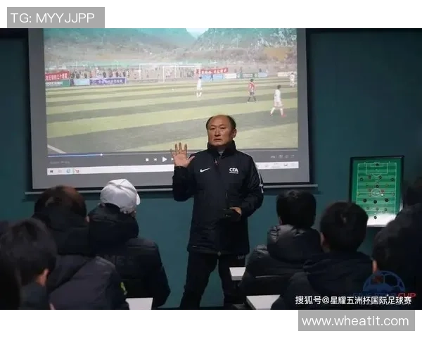 足球球星的摇篮大学培养体系与足球人才发展的深度探讨 足球球星的摇篮大学培养体系与足球人才发展的深度探讨