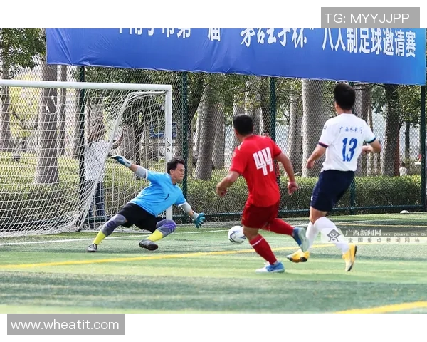 足球球星送球裤事件揭秘 揭开赠送者身份背后的故事